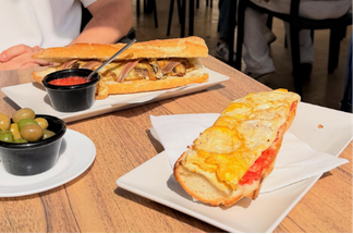 Almuerzo en bar Torrent